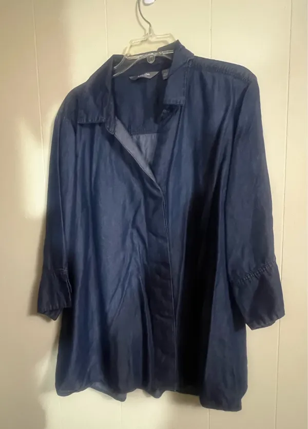 Martha Stewart Size 1X Top Chambray Button Front 3/4 Sleeve Hilo Blouse Blue - Image 2