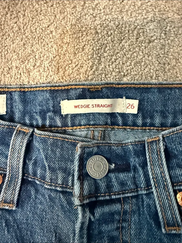 Levi’s Wedgie Straight Medium Wash Button Fly Raw Hem Ankle Jeans Size 26 - Image 4