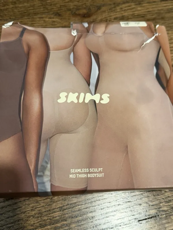 Skims SEAMLESS SCULPT MID THIGH BODYSUIT Clay Large NIB NEW - Image 2