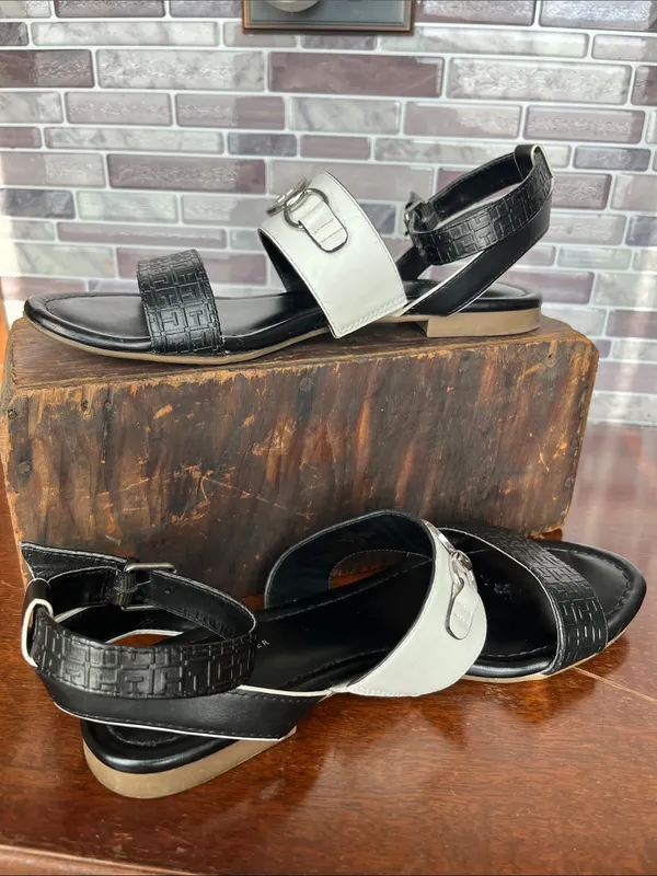 Tommy Hilfiger women's black and white flat sandals - Image 3