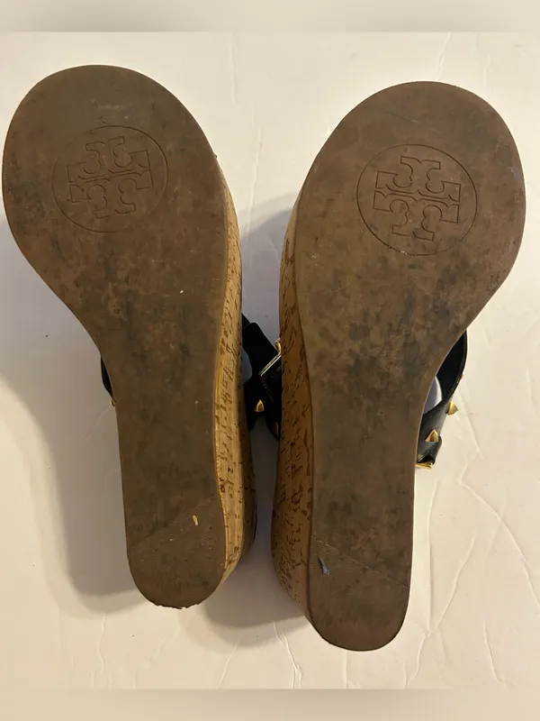 Tory Burch Black Leather Studded Thong Sandals with Gold Emblem - Image 5