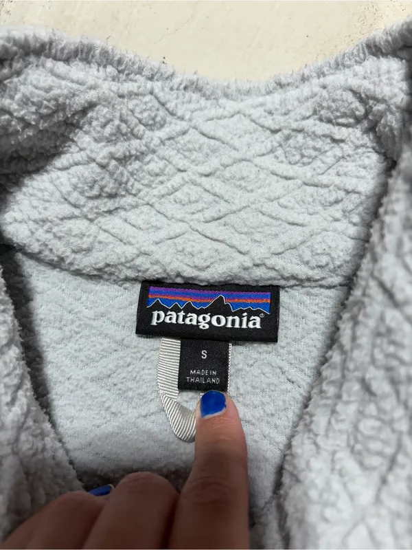 Patagonia Light Gray diamond Capra Fleece Jacket small - Image 10