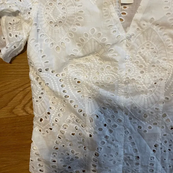 Adiva Eyelet White Buttoned Down Blouse - Image 4