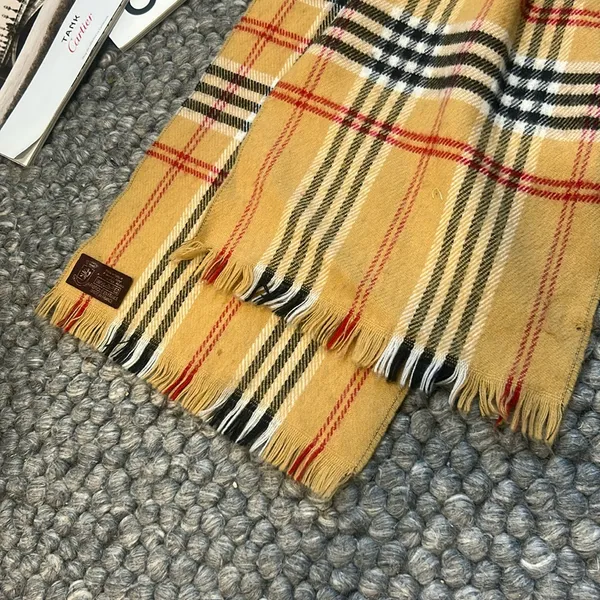 Non Signe Burberry Plaid Printed Scarf Made in France - Image 6