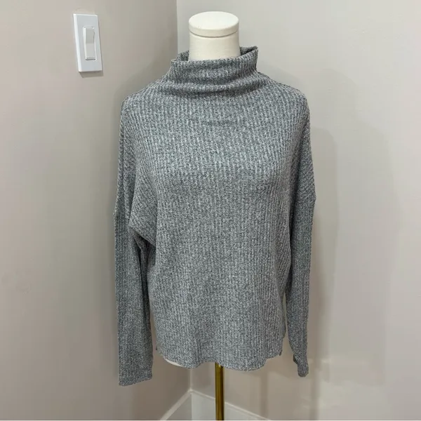 BKE grey Oversized‎ Turtleneck Sweater Size S - Image 2