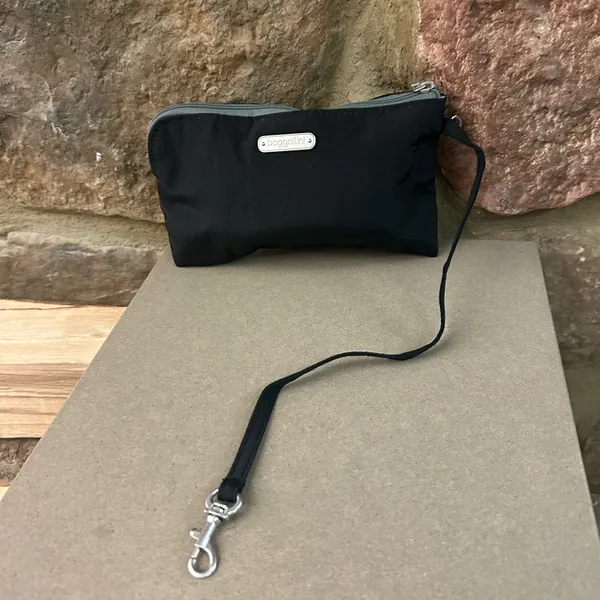 Baggallini Black Pouch with Silver Hardware very clean/like new - Image 7