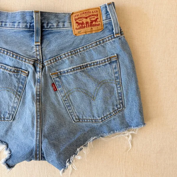 Levi's 501 Original Distressed Cut Off Denim Shorts Womens 27 Light Wash Blue - Image 2