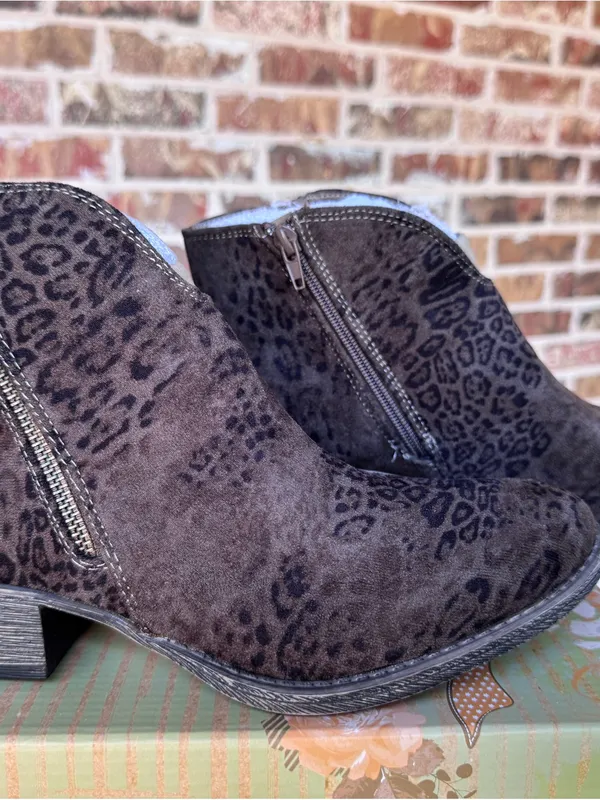 Very G Divine Leopard Print Ankle Booties Taupe Brown Women’s Size 9.5 NIB - Image 8