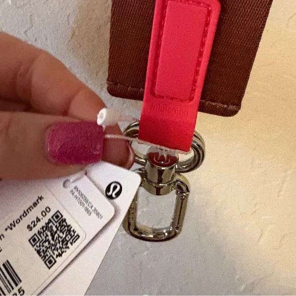 Lululemon Never Lost Keychain Word Mark NWT authentic ancp/glzp/wht - Image 4