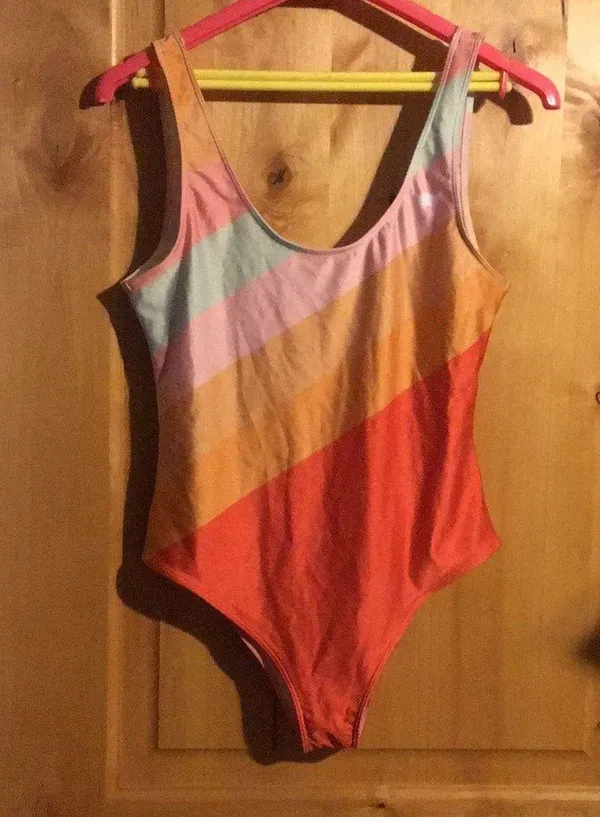 Gold Sheep Pastel Retro Sport Slim Fit One-Piece Swimsuit $80 NWOT L - Image 3