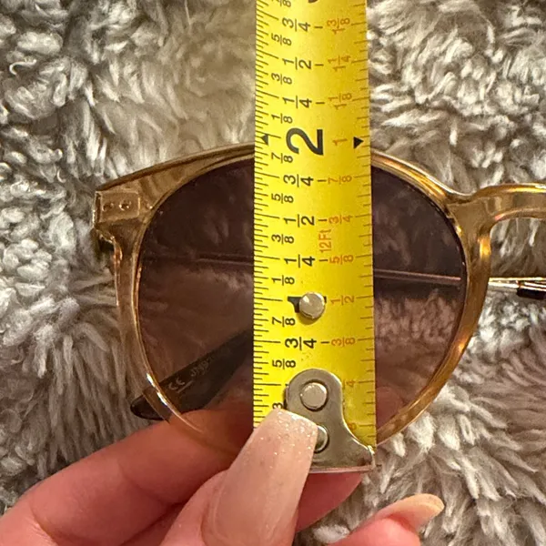 Stylish Gold Sunglasses - Image 7
