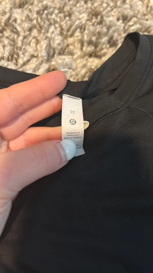 Lululemon Black Mesh Tee - Image 4