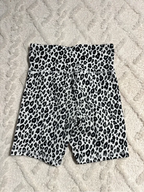 Forever 21 bike shorts xsmall - Image 3