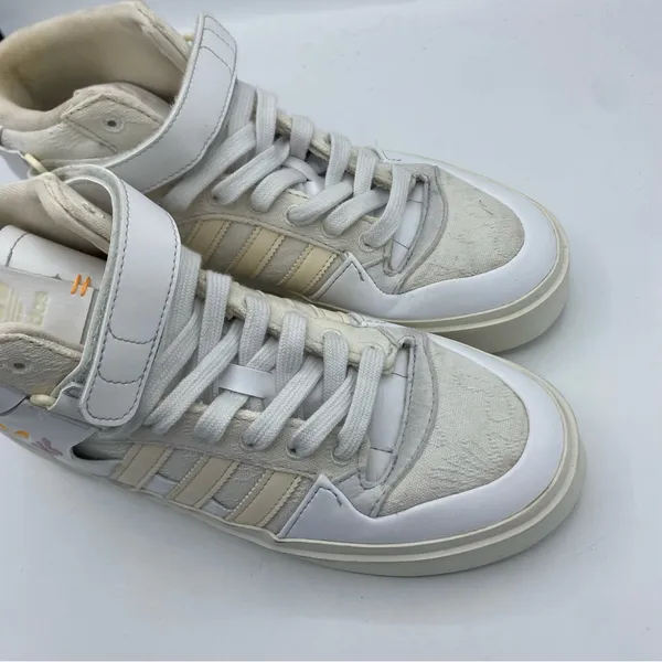 Adidas‎ Women's White and Tan leather High-Top Sneakers size 9 flowers embossed - Image 2