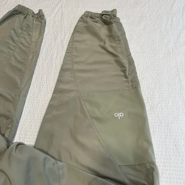 Alo mint green reinvention jogger XS women *flawed - Image 4