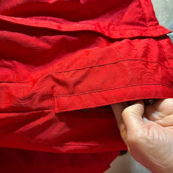 Burton Red Ski Jacket with Hood and Relaxed Fit - Image 3