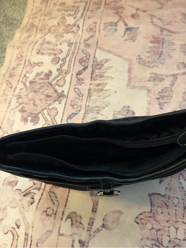 Etienne Aigner Black Womens Shoulder Bag - Image 4