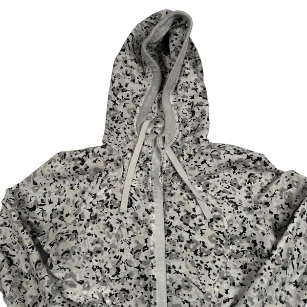 Lululemon After Asana Hoodie Not So Petite‎ Fleur Silver Spoon Womens 8 Gray - Image 2