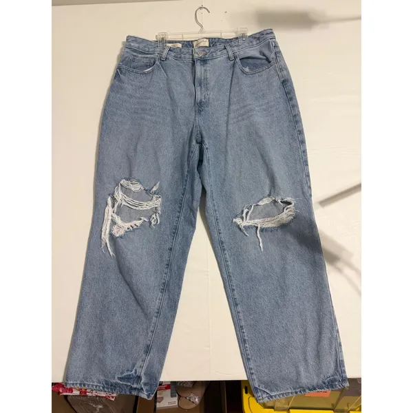 Universal Thread 90s Baggy Distressed Light Wash High Rise Wide Leg Jeans Blue - Image 3