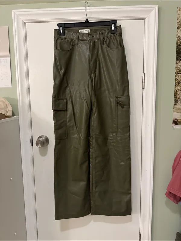 Abercrombie Vegan Leather 90s Relaxed Cargo Pants - Image 6