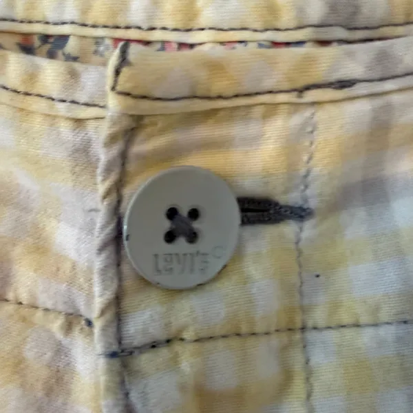 Levi's Women's Plaid Shorts 100% Cotton‎ Size 8 Yellow Plaid Vintage Y2K - Image 5