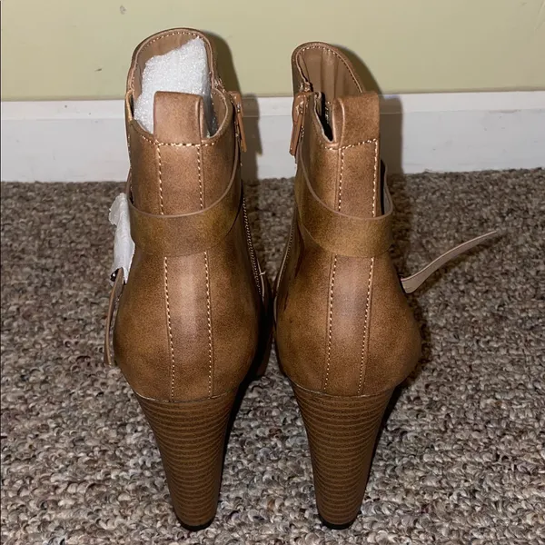 Womens New Dominique Nicole Brown Ankle Heeled Booties - Image 4