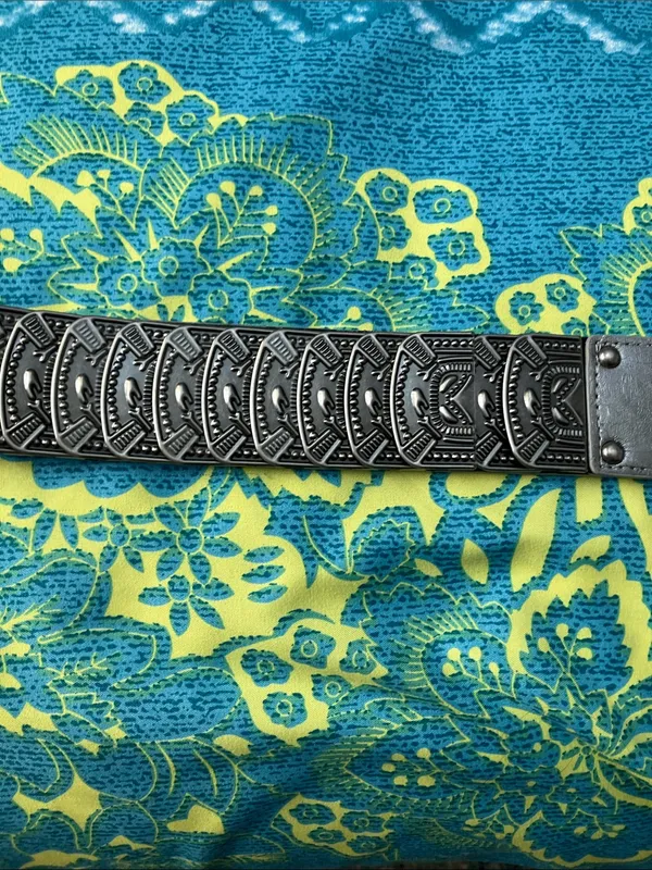 Womens Silver Engraved Metal Link Belt with Ring Buckle - Image 3