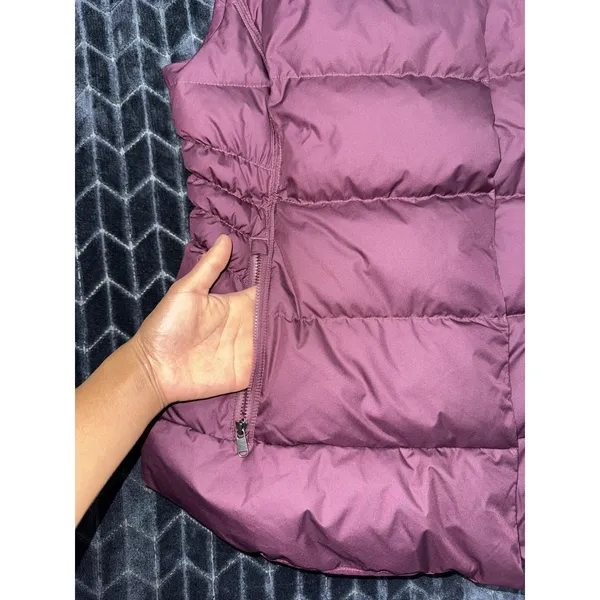 Athleta Women's Quilted Full Zip Downtown Vest Plum Size Medium - Image 4