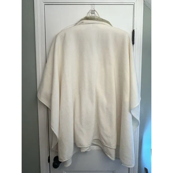Le Moda Ivory Fleece Faux Fur Trim Zip Cape Poncho Pom Poms Pockets One Size NWT - Image 3