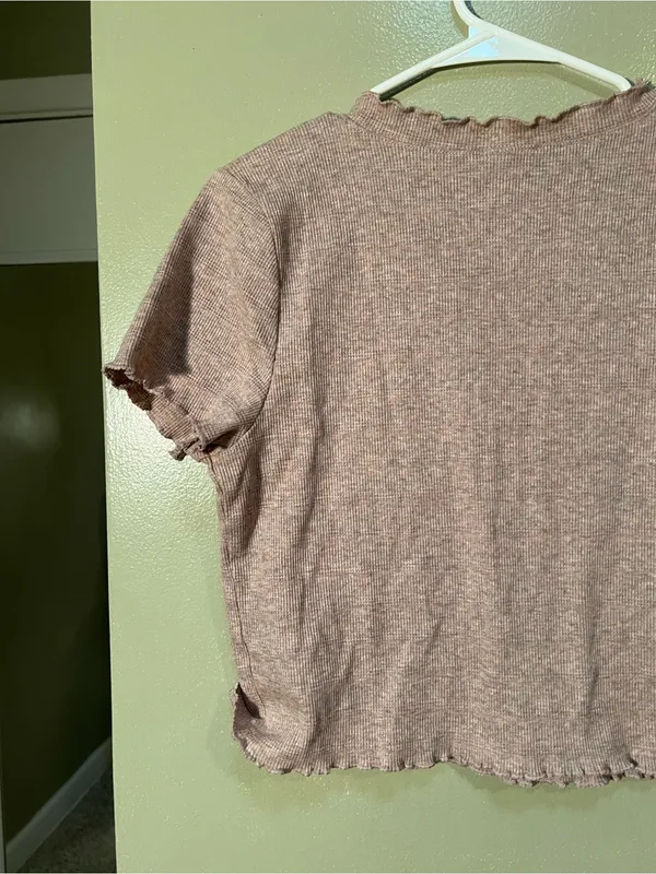 Wild Fable Women's Size XL Cropped T-Shirt V-Neck Ruffle Lettuce Edge Pink Brown - Image 6