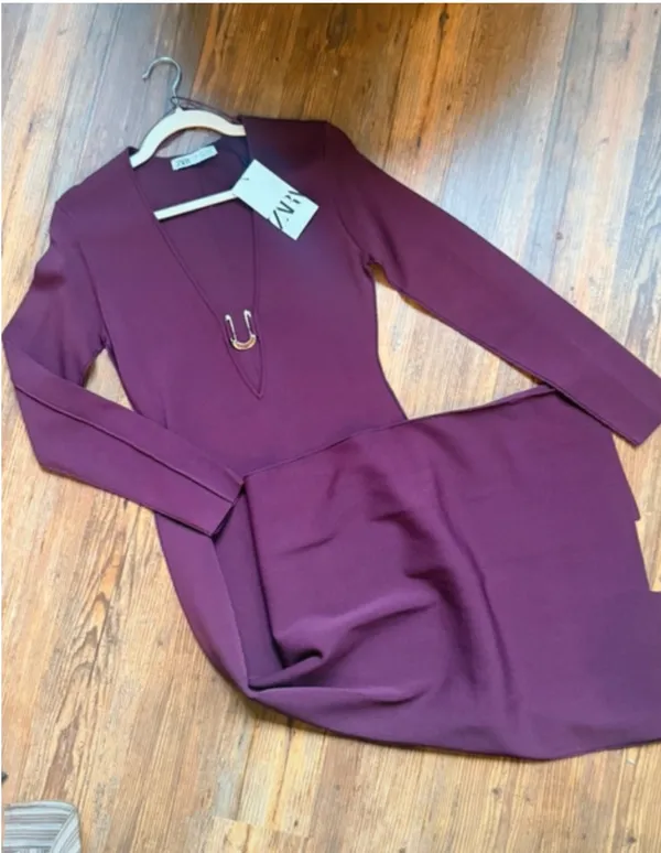 Zara Burgundy Long-Sleeve Plunge Midi Dress with Gold Accent - Image 3