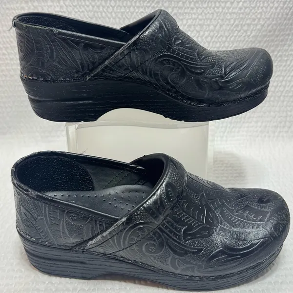Dansko Professional Black Tooled Leather Women's Clogs size 38 (7.5) - Image 4