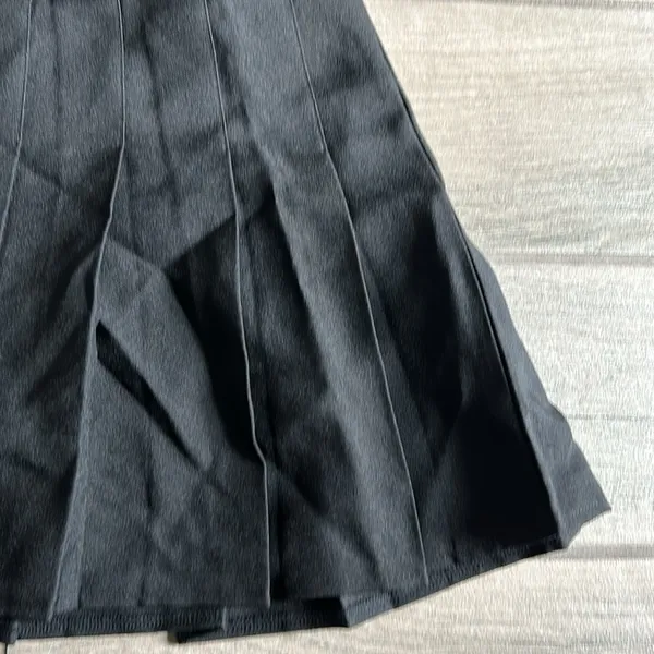 Black pleated skirt - Image 2