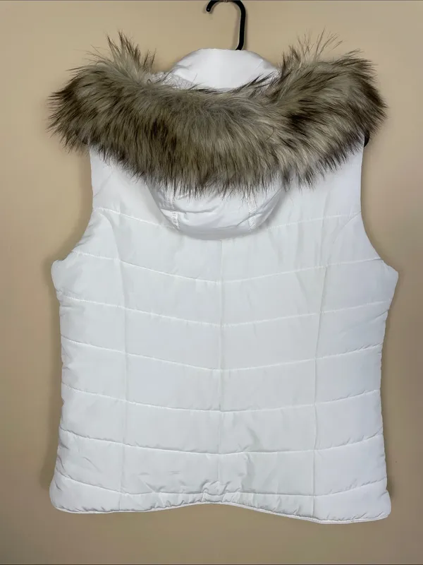Aeropostale Women's Faux Fur Sherpa Hooded White Puffer Vest - Image 7