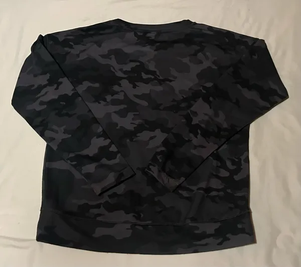 Avia Black camo long sleeve top in a size S #camouflage #military - Image 3