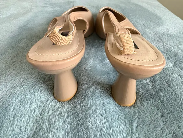 TCTBTA Nude Slingback Pointed Toe Kitten Heels NWOT Size 41 - Image 3