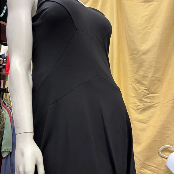 Elegant Black Sleeveless‎ Dress - Image 6