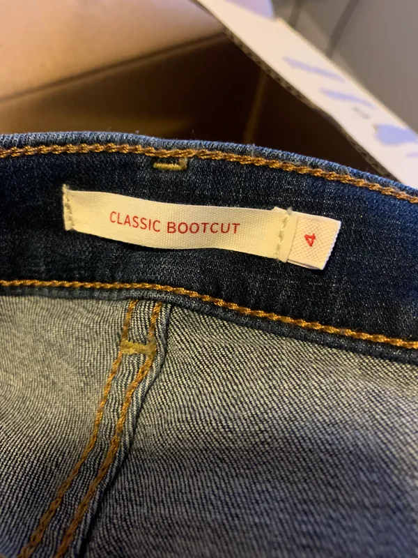 Levi's Bootcut Dark Wash Jeans - Image 4