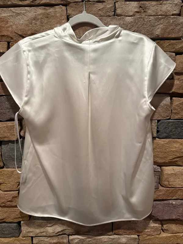 Calvin Klein Women's Cream Satin V-Neck Cap Sleeve Top-Medium - Image 3