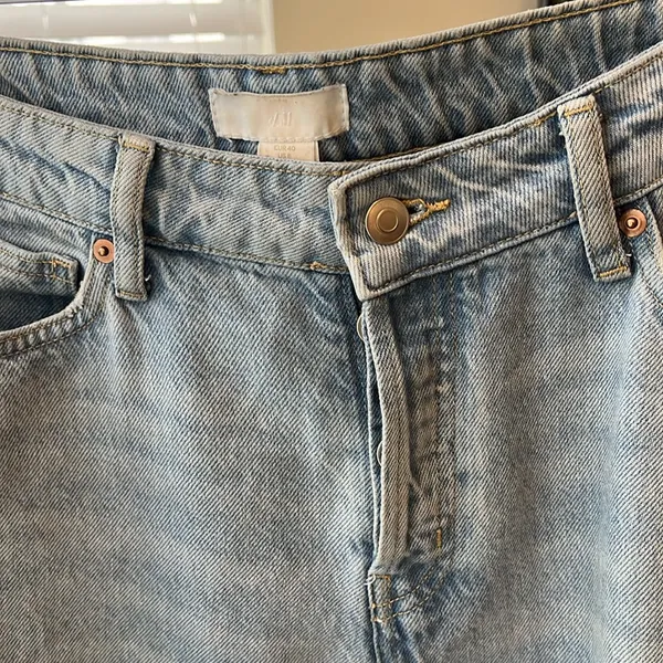 H&M distressed jeans size 8 - Image 4
