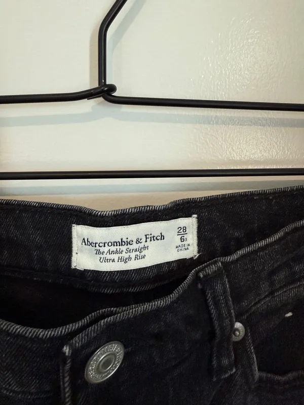 Abercrombie High-Rise Jeans Ultra Straight - Image 4