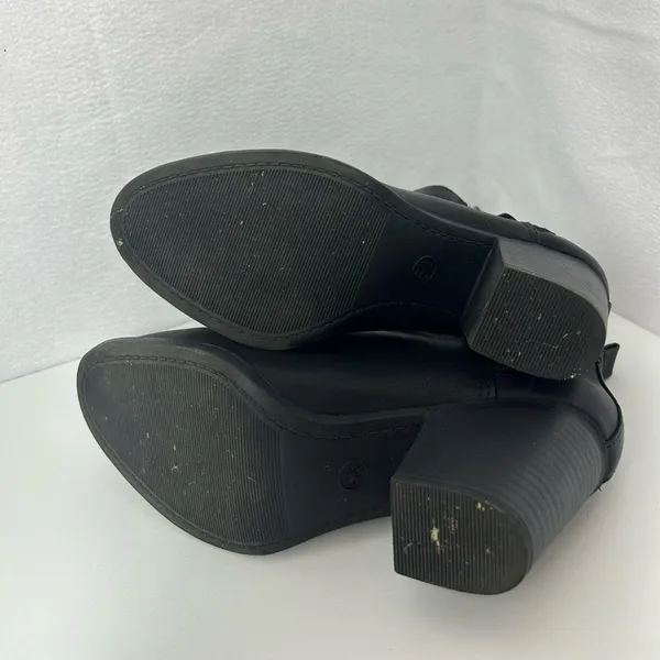 Universal Threads Black Ankle Boots with Zipper - Image 5