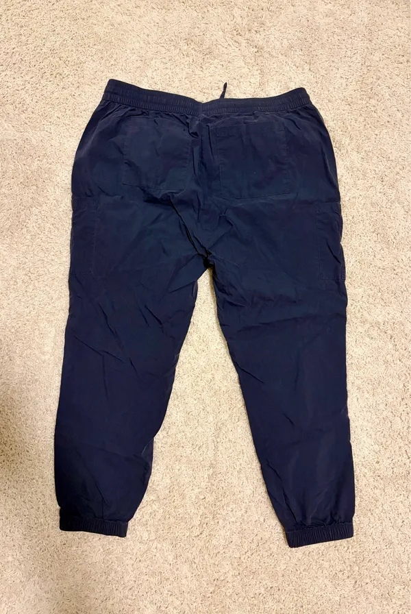 Old Navy Cargo Pants - Image 5