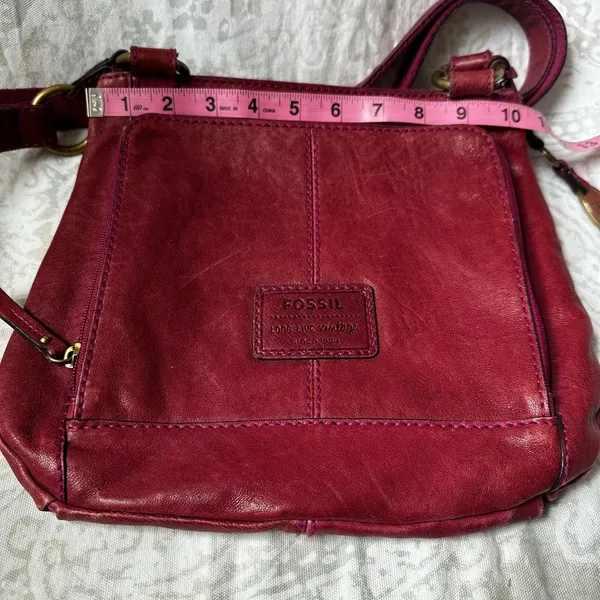Fossil Women's Burgundy Leather Crossbody Bag good condition like new - Image 10