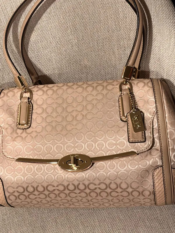 COACH Madison Turnlock 2way Handbag Elegant Signature Gold Hardware Finish ✨ - Image 2