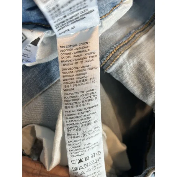 Levi’s Women's Denim Jean Shorts Size 32 Mid Length Zip Fly Cuffed Light Wash - Image 4