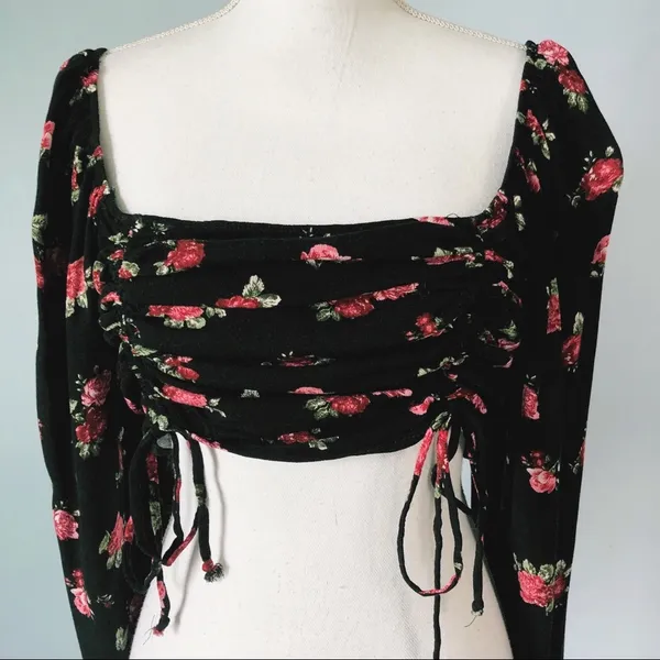WILD FABLE | Black Y2K Floral Smocked Crop Top Sz L - Image 3