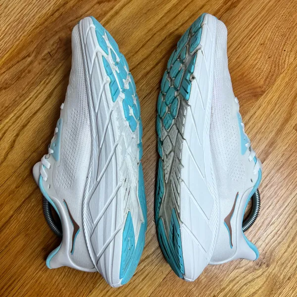 Hoka One One Arahi 7 “Frost Rose Gold” Size 9W B NO BOX - Image 3