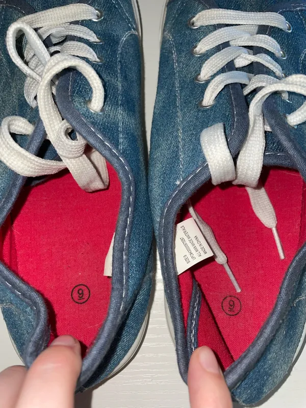 Woman’s blue and white sneakers size 9 - Image 4
