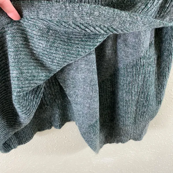 Banana Republic Green Long‎ Sleeve Round Neck Fuzzy Sweater Mohair Blend Size M - Image 4